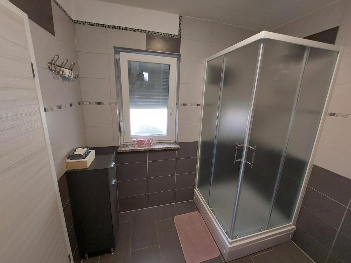 Studio Apartman Marta Korenica Buitenkant foto