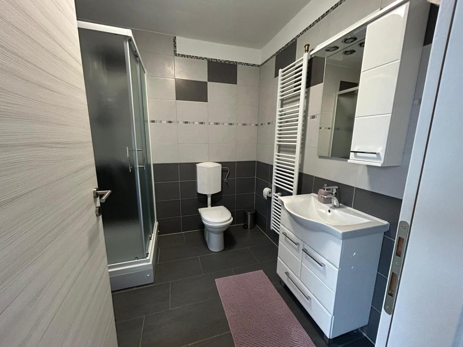 Studio Apartman Marta Korenica Buitenkant foto